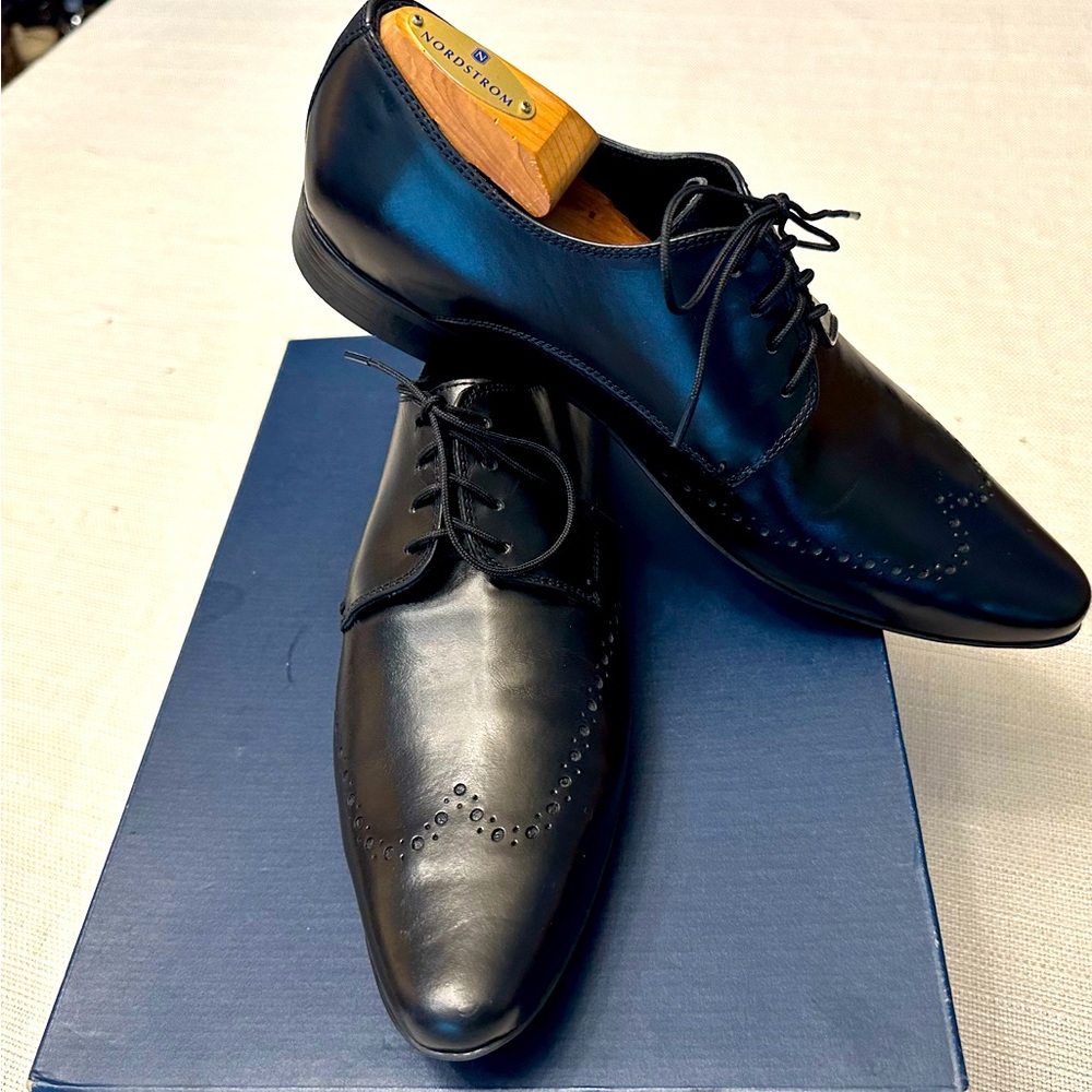 Zara Men’s black leather wingtip shoes (Cedar shoe tree not included). Size: 40
